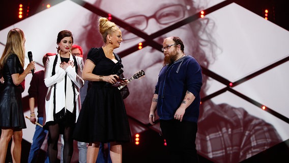 Kümmert auf der Bühne beim deutschen ESC-Vorentscheid. © NDR Foto: Rolf Klatt