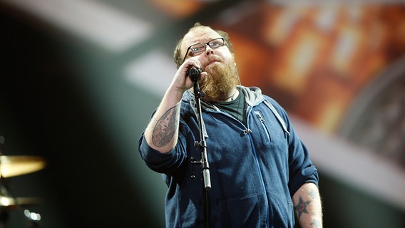 Andreas Kümmert auf der Bühne beim deutschen ESC-Vorentscheid. © NDR Foto: Rolf Klatt