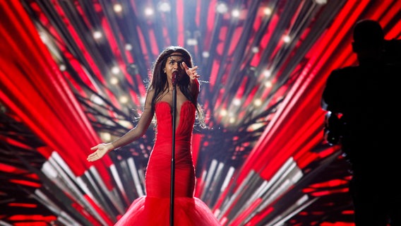 Die Lettin Aminata Savadogo probt zum ersten Mal auf der ESC-Bühne in Wien. © EBU Foto: Thomas Hanses