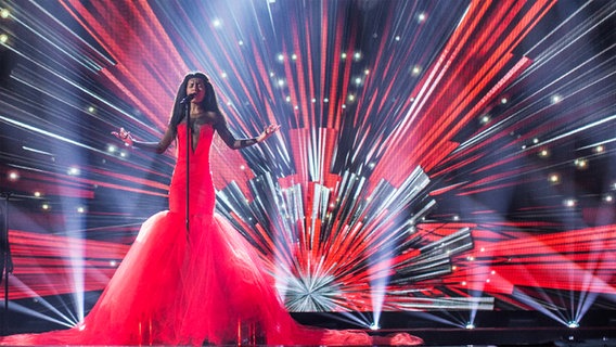 Aminata Savadogo auf der ESC-Bühne in Wien. © NDR Foto: Rolf Klatt