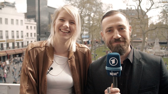 Die deutsche Kandidatin Levina besucht mit Bürger Lars Dietrich London.  