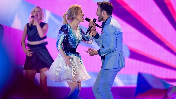 Monika Linkytė und Vaidas Baumila auf der ESC-Bühne in Wien. © NDR Foto: Rolf Klatt