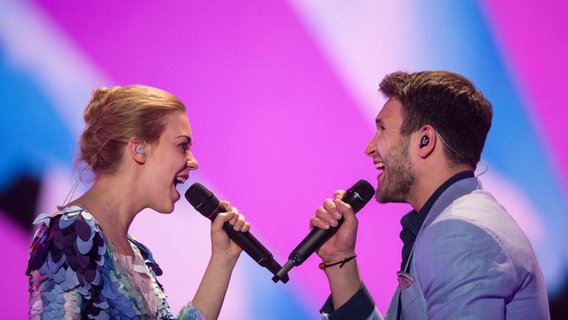 Monika Linkytė und Vaidas Baumila auf der ESC-Bühne. © NDR Foto: Rolf Klatt