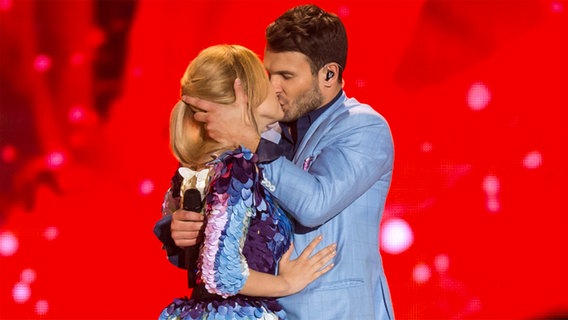 Monika Linkytė und Vaidas Baumila auf der ESC-Bühne. © NDR Foto: Rolf Klatt