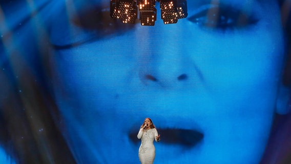 Claudia Faniello auf der Bühne des Messezentrums in Kiew. © Eurovision.tv Foto: Andres Putting