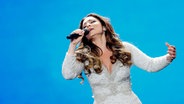 Claudia Faniello steht mit "Breathlessly" auf der ESC-Bühne in Kiew. © Eurovision.tv Foto: Andres Putting
