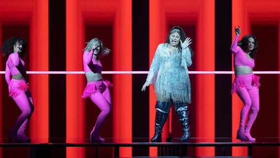 Der Sänger Destiny auf der ESC Bühne in Rotterdam beim ersten Halbfinale. © eurovision.tv Foto: Andres Putting