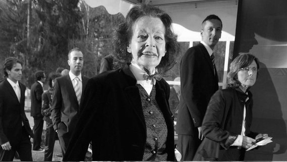 Margot Hielscher 2012 auf dem roten Teppich vor der Livesendung "Alles Gute Karlheinz Boehm - Ein Leben fuer Afrika" in München Margot Hielscher 2012 auf dem roten Teppich vor der Livesendung "Alles Gute Karlheinz Boehm - Ein Leben fuer Afrika" in München © picture-alliance Foto: Schroewig/R.R.