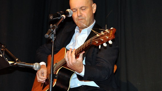 Marty Brem, zweifacher Vertreter Österreichs, beim Clubtreffen der OGAE Deutschland in München © NDR Foto: Patricia Batlle