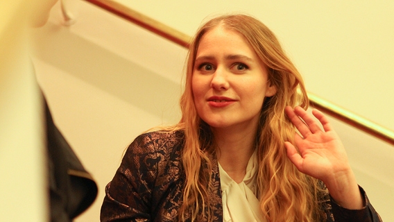 Sängerin Mia Diekow im Interview. © NDR Foto: Claudia Timmann