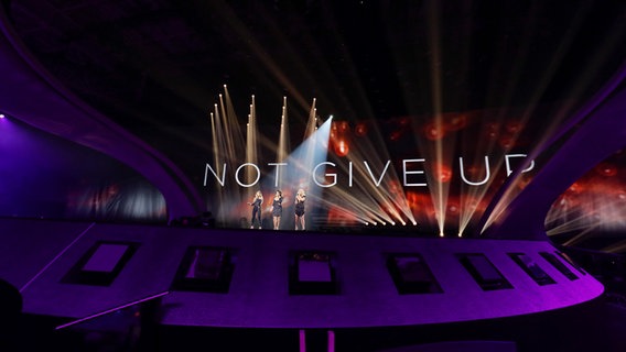 O'G3NE performen ihren Song "Light And Shadows" auf der Bühne. © Eurovision.tv Foto: Andres Putting