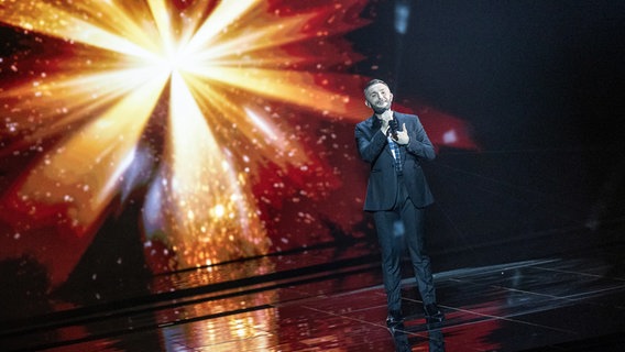 Der Sänger Vasil auf der ESC Bühne in Rotterdam beim ersten Halbfinale. © eurovision.tv Foto: Andres Putting