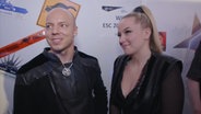 Fred Buljo und Alexandra Rotan von KEiiNO aus Norwegen backstage beim ESC 2019.  