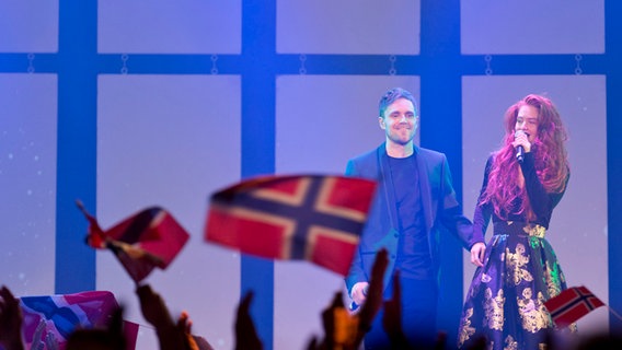 Mørland & Debrah Scarlett singen bei Eurovision in Concert in Amsterdam © NDR Foto: Rolf Klatt