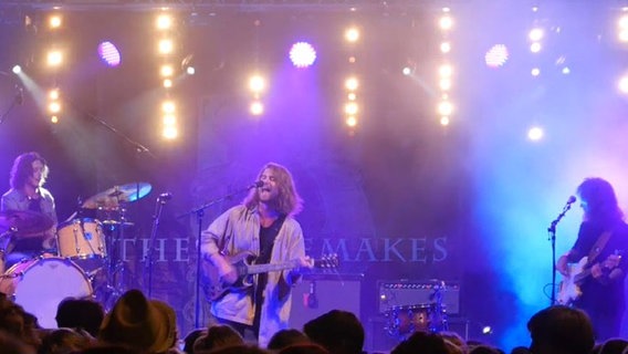 Die Österreicher The Makemakes bei einem Konzert in Brixen im September 2015 © The Makemakes 