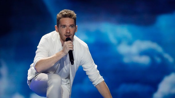 Nathan Trent performt "Running On Air" auf der ESC-Bühne. © Eurovision.tv Foto: Andres Putting