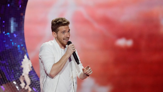 Nathan Trent performt "Running On Air" auf der ESC-Bühne. © Eurovision.tv Foto: Andres Putting