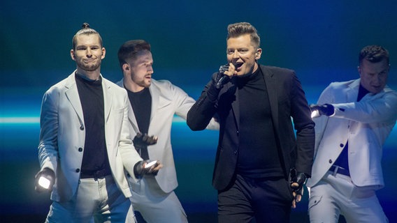 Der Sänger Rafał auf der ESC-Bühne in Rotterdam im zweiten Halbfinale © eurovision.tv Foto: Andreas Putting