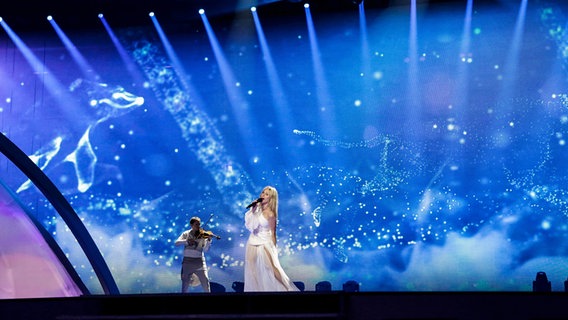 Kasia Moś bei der Probe auf der Bühne in Kiew. © Eurovision.tv Foto: Thomas Hanses