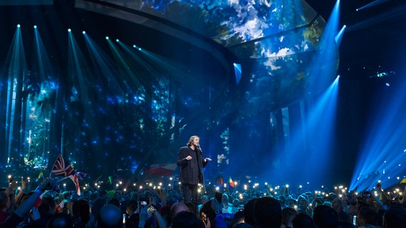 Salvador Sobral auf der Bühne beim 1. Halbfinale © NDR / Rolf Klatt Foto: Rolf Klatt