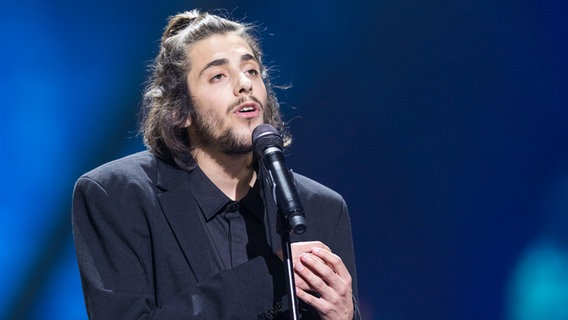 Salvador Sobral auf der Bühne beim Finale © NDR / Rolf Klatt Foto: Rolf Klatt