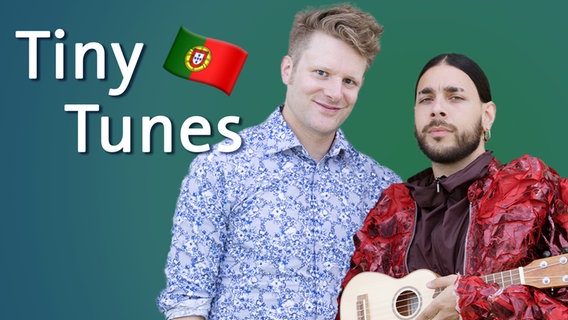 Stefan Spiegel und Conan Osíris aus Portugalmit der Ukulele.  