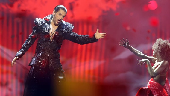 Cezar und Tänzerin auf der Bühne beim ESC 2013. © NDR Foto: Rolf Klatt