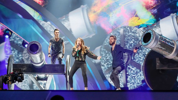 Ilinca feat. Alex Florea mit "Yodel It!" auf der Bühne im Messezentrum in Kiew. © Eurovision.tv Foto: Andres Putting