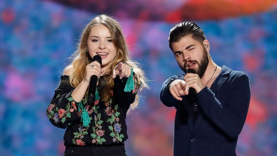 Ilinca feat. Alex Florea mit "Yodel It!" auf der Bühne im Messezentrum in Kiew. © Eurovision.tv Foto: Andres Putting