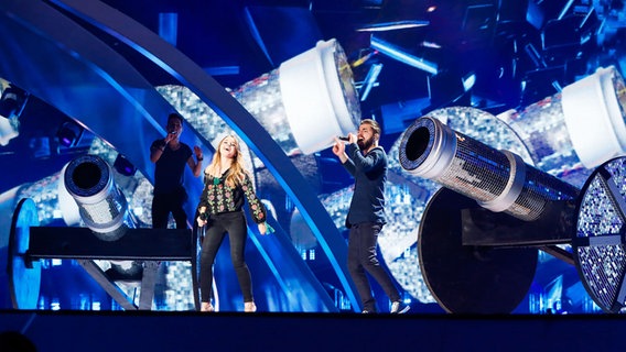 Ilinca feat. Alex Florea mit "Yodel It!" auf der Bühne im Messezentrum in Kiew. © Eurovision.tv Foto: Andres Putting
