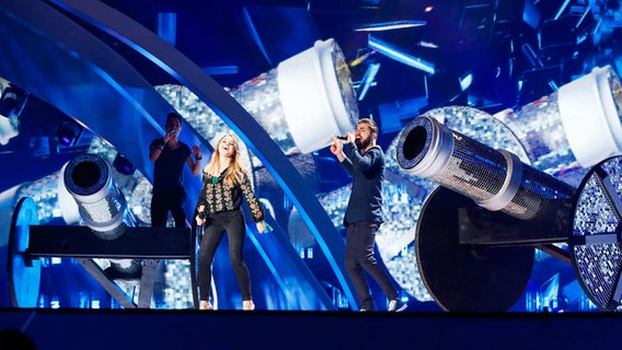 Ilinca feat. Alex Florea mit "Yodel It!" auf der Bühne im Messezentrum in Kiew. Ilinca feat. Alex Florea mit "Yodel It!" auf der Bühne im Messezentrum in Kiew. © Eurovision.tv Foto: Andres Putting