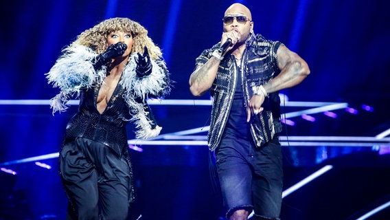 Die Sängerin Senhit mit  Flo Rida auf der Bühne vom ESC © EBU Foto: Thomas Hanses