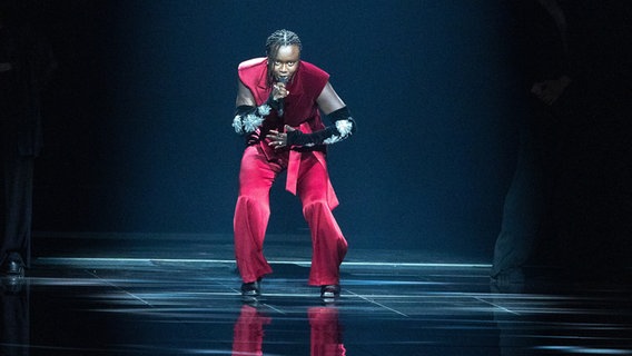 Der Sänger Tusse auf der ESC-Bühne in Rotterdam beim ersten Halbfinale. © eurovision.tv Foto: Andres Putting