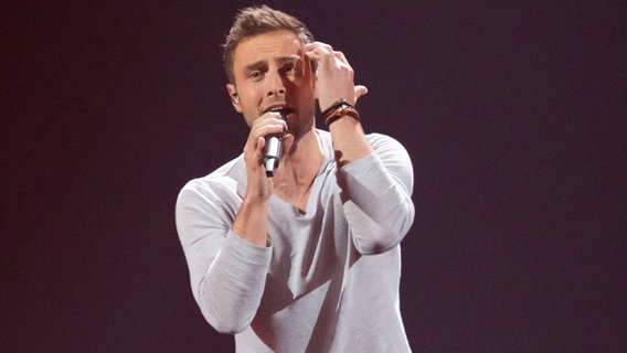 Måns Zelmerlöw auf der ESC-Bühne in Wien. © NDR Foto: Rolf Klatt