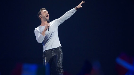 Måns Zelmerlöw auf der ESC-Bühne in Wien. © NDR Foto: Rolf Klatt