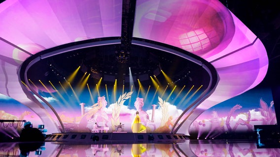 Die Band Timebelle performt ihren Song "Apollo" auf der Bühne. © Eurovision.tv Foto: Thomas Hanses