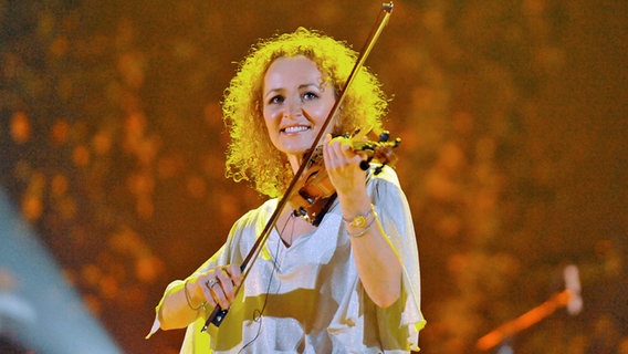 Fionnula Sherry, irische Geigerin der norwegische Gruppe Secret Garden, ESC-Sieger von 1995 Fionnula Sherry, irische Geigerin der norwegische Gruppe Secret Garden, ESC-Sieger von 1995 © Fionnuala Sherry