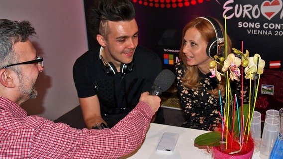 Die Slowenen von Maraaya beim Interview mit eurovision.de © NDR Foto: Irving Wolther