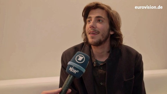 Der portugiesische ESC-Teilnehmer Salvador Sobral im Kurzinterview  