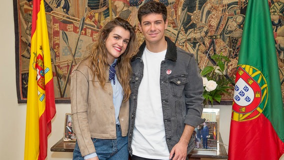 Amaia und Alfred, Spaniens ESC-Kandidaten, besuchen die portugiesische Botschaft in Madrid. © RTVE 