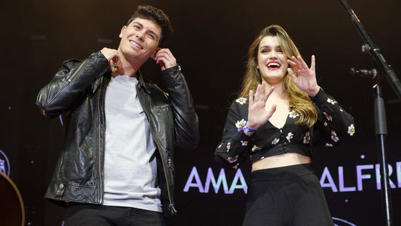 Die spanischen ESC-Kandidaten Alfred und Amaia treten beim Benefizkonzert "La Noche De Cadena 100" in Madrid auf. © Picture-Alliance / NurPhoto Foto: Oscar Gonzalez