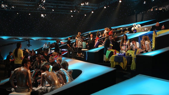 Teilnehmer warten im Green Room in Oslo auf ihren Auftritt. © eurovision.tv Foto: Indrek Galetin  / EBU