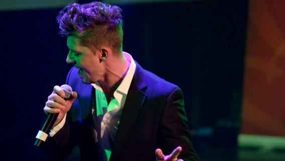 Teo aus Weissrussland singt "Cheesecake" bei Eurovision in Concert in Amsterdam © NDR Foto: Patricia Batlle