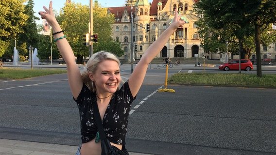 Carlotta Truman vor dem Neuen Rathaus in Hannover.  Foto: Marcel Stober