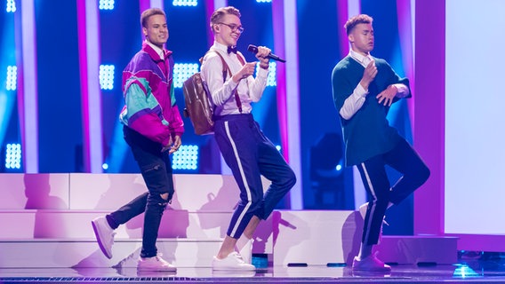 Mikolas Josef mit "Lie To Me" auf der Bühne in Lissabon. © NDR Foto: Rolf Klatt