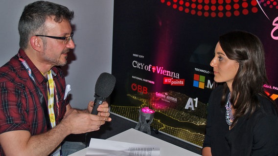Boggie aus Ungarn im Interview mit Irving Wolther von eurovision.de © NDR Foto: Irving Wolther