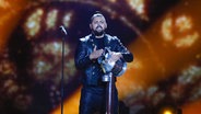 Joci Pápai performt "Origo" auf der ESC-Bühne in Kiew. © Eurovision.tv Foto: Thomas Hanses