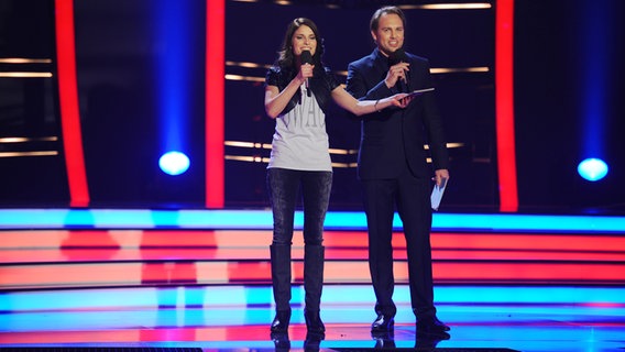 Das Moderatoren-Duo Sandra Rieß und Steven Gätjen. © ARD/ProSieben Foto: Willi Weber