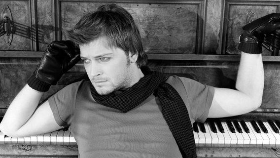 Vlatko Ilievski nimmt 2011 für Mazedonien (FYR) am Eurovision Song Contest teil.  Foto: Darko Moraitov