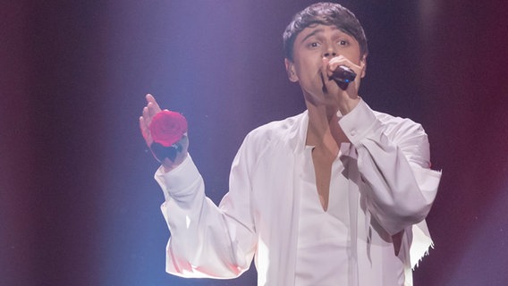 Alekseev auf der Bühne in Lissabon. © eurovision.tv Foto: Andres Putting